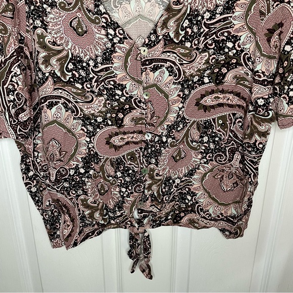 Lord and Taylor Design Lab Paisley tie front blouse. 1X - Picture 4 of 8